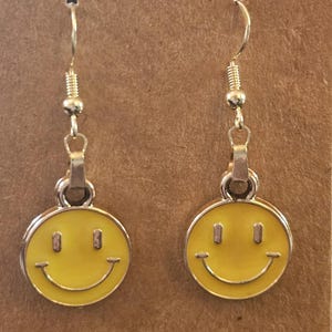 Cute smiley face earrings
