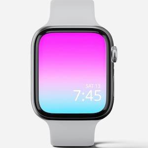 Puede incluir: Un Apple Watch plateado con una banda blanca y un fondo degradado rosa y azul en la pantalla. La hora es 7:45 y la fecha es SÁB 13.