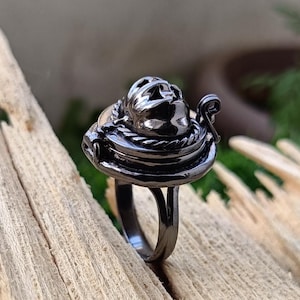 Pumpkin Face Poison Ring, Ghost Pumpkin Ring ,Handmade  Poison Gold Ring ,Halloween party Gift ,Angry Pumpkin Faces perfume box poison Ring
