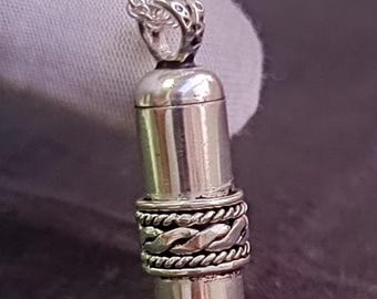 Collar con cápsula de veneno de plata, colgante con compartimento secreto para pastilleros en una caja de oración, regalo para mujer.