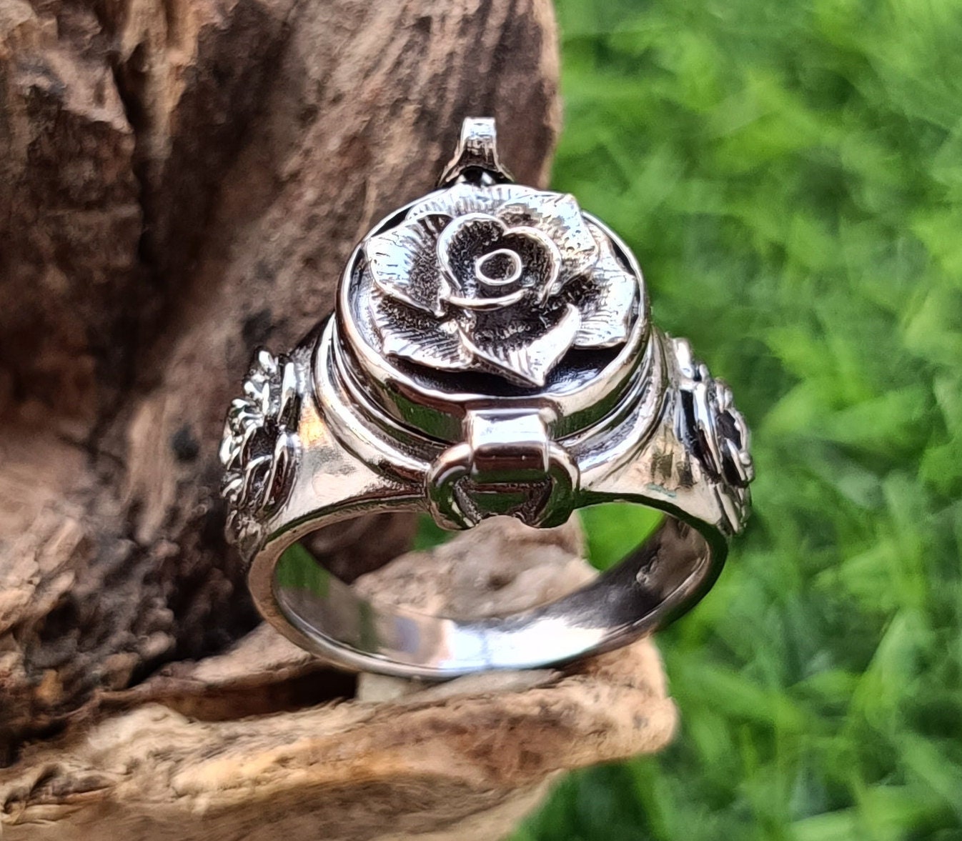 Handmade Black Flower Poison Ring, Secret Compartment Locket - Etsy