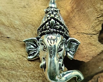 Colgante de Ganesh de plata hecho a mano: collar espiritual en forma de lágrima