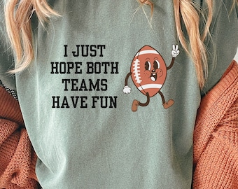 Solo espero que ambos equipos tengan una camiseta divertida, una camiseta de fútbol divertida, una camiseta retro groovy del día del juego, un suéter de mamá de fútbol, una camiseta deportiva sarcástica