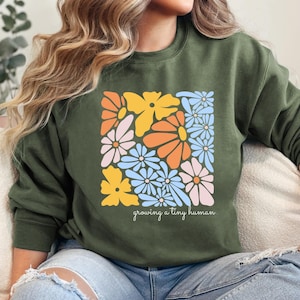 Growing a Tiny Human, Fall Maternity Sweatshirt, Fall Pregnancy Announcement, Baby Reveal Sweatshirt Mom to Be Gift Thanksgiving Baby Reveal