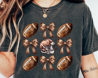 Camisa de futebol Coquette, camisa de futebol com laço, camisa de futebol Mom, camisa de dia de jogo, camisetas de futebol Preppy, camiseta de futebol, Comfort Colors®