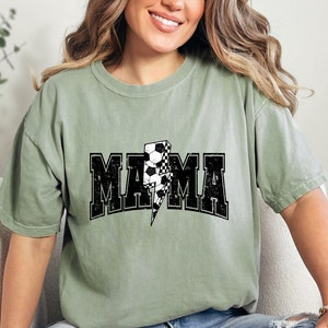 Süßes Fußball-Mama-Shirt, Muttertagsgeschenk für Fußball-Mama, Geschenk für Fußball-Liebhaber-Mama-Shirt, Muttertag, Fußball-Saison-Mama-T-Shirt, Komfortfarben