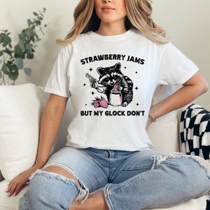 Camicia di procione, Marmellate di fragole ma la mia Glock non, Camicia di procione divertente, T-shirt meme divertente, Comfort Colors® immagine 5
