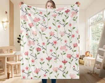 Couverture personnalisée florale avec prénom pour bébé, couverture à fleurs minky pour fille, couverture blanche, décoration de chambre d'enfant, couverture pour tout-petits mignons, emmaillotage pour nouveau-né