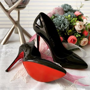 red sole louis vuitton black heels