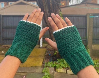 Crochet fingerless gloves || hand warmers || handmade || green and white