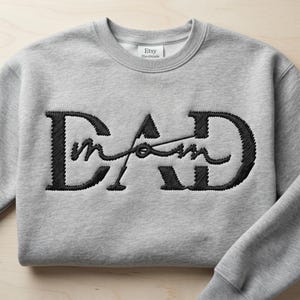 Dad Mom borduurontwerp, vette blokletters, pijlaccent (digitale download)