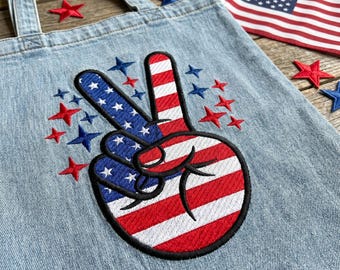 Patriotische Peace-Zeichen Stickerei Design Amerikanische Flagge Hand Maschinenstickerei Download Unabhängigkeit Feier Bekleidung Dekorationen