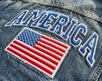 Amerika Flagge Stickerei Design Vaterländisch Varsity Schriftzug Maschinenstickdatei Unabhängigkeit Feier Bekleidung Dekoration Download