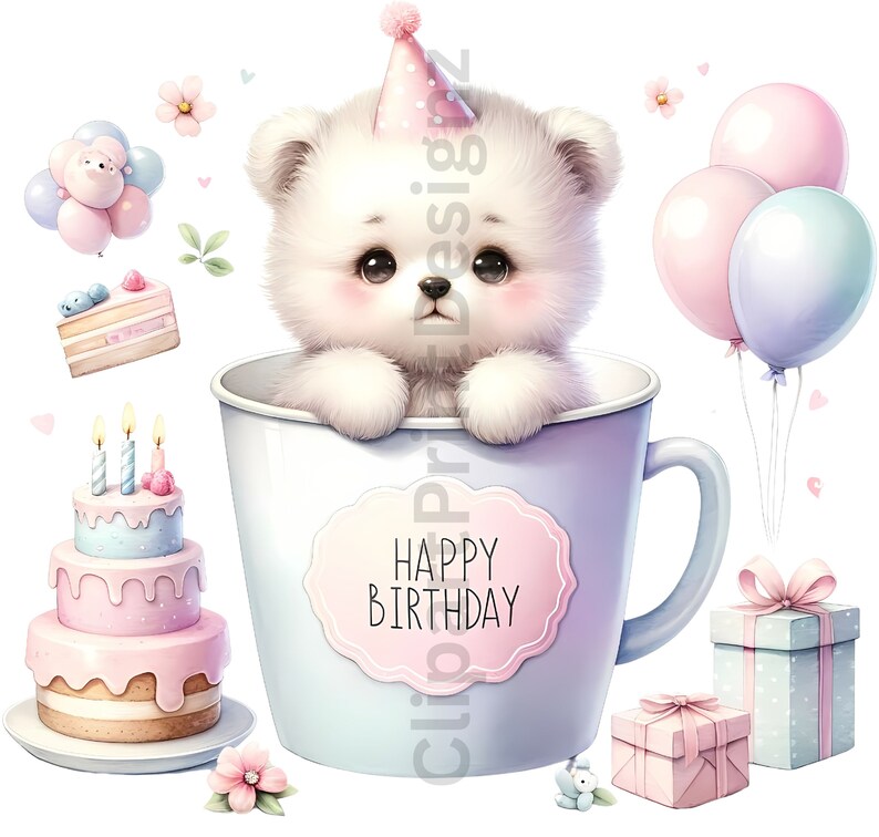 Pode incluir: Um urso de peluche branco usando um chap&eacute;u de festa rosa est&aacute; sentado em uma caneca azul claro com as palavras "Feliz anivers&aacute;rio" nela. A caneca &eacute; cercada por bal&otilde;es rosa e azuis, um bolo rosa e azul com velas e caixas de presente rosa e azuis.