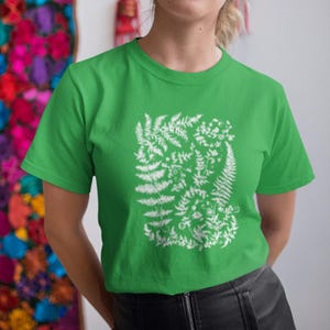 Vintage Fern Leaf T-Shirt - Mysterious Leaf T-Shirt - Classic Fern Cottage Design Inspired by Nature - Plant Lover Gift for Women