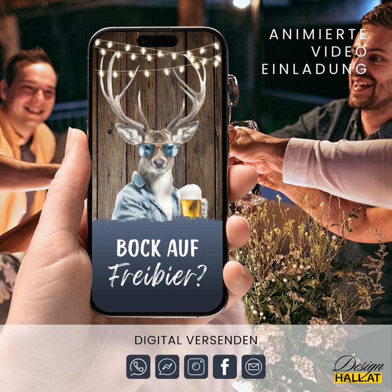 K&ouml;nnte beinhalten: Ein Smartphone-Bildschirm zeigt eine Grafik eines Hirsches mit Sonnenbrille und Jeanshemd, der einen Bierkrug vor einem Holzplanken-Hintergrund mit Lichterkette h&auml;lt. Der Text lautet ANIMIERTE VIDEO EINLADUNG, BOCK AUF Freibier? und DIGITAL VERSENDEN.