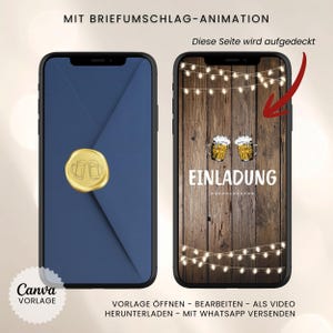 K&ouml;nnte beinhalten: Zwei Smartphones mit einer digitalen Einladungsvorlage. Der linke Bildschirm zeigt einen blauen Umschlag mit einem goldenen Wachssiegel mit zwei Bierkr&uuml;gen. Der rechte Bildschirm zeigt einen rustikalen Holzhintergrund mit Lichterketten.