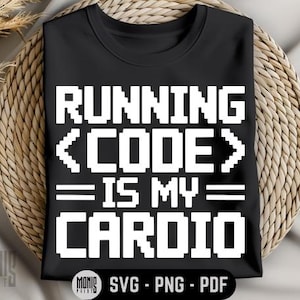 Puede incluir: Camiseta negra con texto blanco que dice "RUNNING <CODE> IS MY CARDIO".