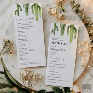 Könnte beinhalten: Zwei weiße Hochzeitskarten mit grünen Kaktusillustrationen und Text. Auf der einen Karte steht die Hochzeitsgesellschaft, auf der anderen werden die Gäste zur Hochzeit von Madison und Connor am 22. März 2027 mit den Zeremoniedetails willkommen geheißen.