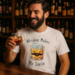 Camiseta unisex &quot;El whisky me hace sonreír&quot;, bonito diseño de vaso de whisky, divertida camiseta para beber, regalo para los amantes del whisky