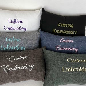 カスタム刺繍枕、パーソナライズ枕、寝具、寝室の装飾、アクセント枕、居心地の良い装飾、クッション、装飾的なパーソナライズギフト