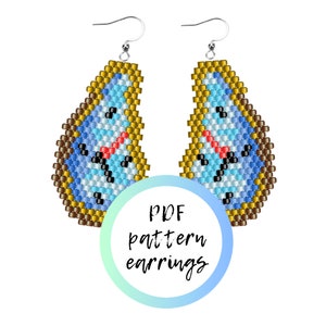 Puede incluir: Un par de pendientes de cuentas con un diseño de esfera de reloj. Los pendientes son azules, blancos y dorados con detalles rojos. Los pendientes cuelgan de ganchos plateados. La imagen incluye el texto "PDF pattern earrings".