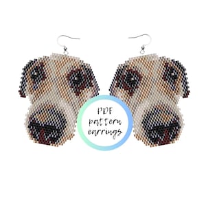 Op de afbeelding: Een paar kralen oorbellen in de vorm van een hondengezicht, met beige, bruine en zwarte kralen, en zilverkleurige haken. De afbeelding bevat de tekst "PDF pattern earrings" in een cirkelvormig ontwerp.