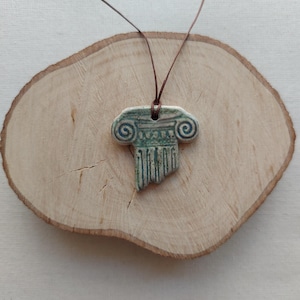 Jonisk kolonnhalsband, gåva från antikens grekisk arkitektur, museumsreplika