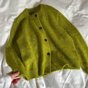 Janette Cardigan Knitting Pattern: oversized cardigan with crewneck,buttonholes and drop shoulders. image 11