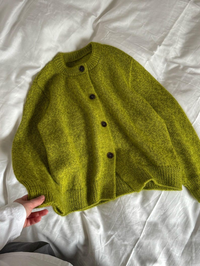 Janette Cardigan Knitting Pattern: oversized cardigan with crewneck,buttonholes and drop shoulders. image 11