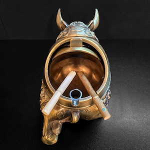 Large Bull Ashtray | Bull Sculpture Ashtray | 3 Cigarettes Holder Ashtray | Windproof Ashtray | Lid Ashtray | Bull themed Ashtray Home Decor