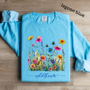 Sudadera Comfort Colors® 1566, Camisa de flores silvestres, Camisa de flores, Camisa floral retro, Sudadera botánica de flores silvestres de acuarela para mujer