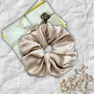 Jumbo XL Mocca Scrunchie - Elastischer Haargummi aus Satin