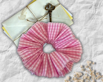 Scrunchie gigante a strati a quadretti rosa e bianchi romantici