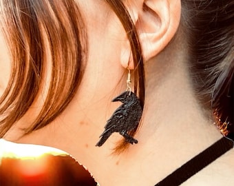 Gothic Raben Ohrringe: Handbemalte Holzohrringe