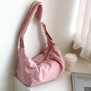 Croissant Crossbody Tasche, Dumpling Bag, Hobo Tasche, große Schultertasche Rosa