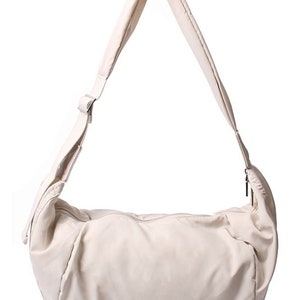 Croissant Crossbody Tasche, Dumpling Bag, Hobo Tasche, große Schultertasche Elfenbein