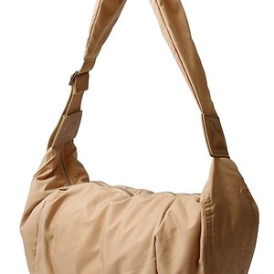 Croissant Crossbody Tasche, Dumpling Bag, Hobo Tasche, große Schultertasche Beige