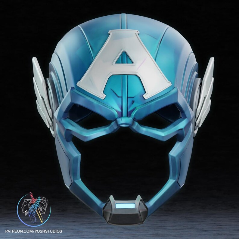 K&ouml;nnte beinhalten: Eine blaue und wei&szlig;e Captain-America-Maske aus Plastik mit einem gro&szlig;en wei&szlig;en Buchstaben A auf der Vorderseite. Die Maske hat ein dunkles Visier und einen Kinnriemen.