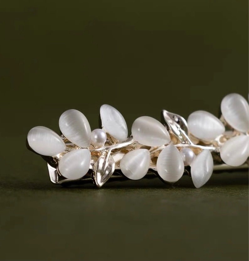 Barrette à fleurs cristal perlé pour mariée