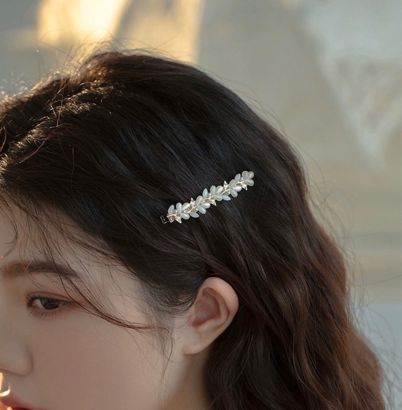 Barrette à fleurs cristal perlé pour mariée