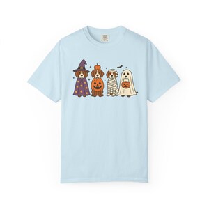 Comfort Colors® Brittany Spaniel Halloween-tröja, rolig hundkostym-tröja, retro läskig hundälskare-tröja, mysig Brittany Spaniel-mamma-gåva för hösten Chambray