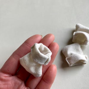 Ein Satz von Drei Taschen 1:12 Miniatur Sack Taschen Handgemacht für Puppenhaus Für Lebensmittel, Briefe, Spielzeug