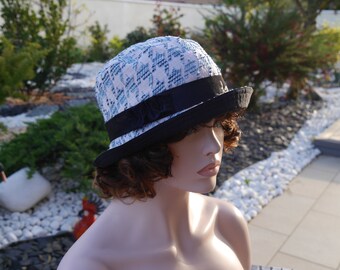 Cappello a caschetto, cappello da donna, cappello a cloche, cappello estivo, questo cappello a caschetto è Sophia 15 blu e bianco