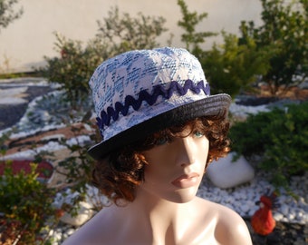 Cappello a caschetto, cappello a cloche, cappello estivo, cappello molto chic in cotone e poliestere, questo cappello a caschetto è di colore blu e bianco Sophia 14