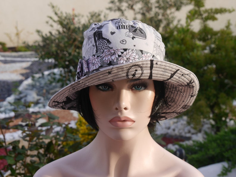 Chapeau bob, chapeau femme, chapeau cloche, chapeau été, Chapeau capeline très chic fond gris clair et des dessins noir et blanc RITA 2 image 5