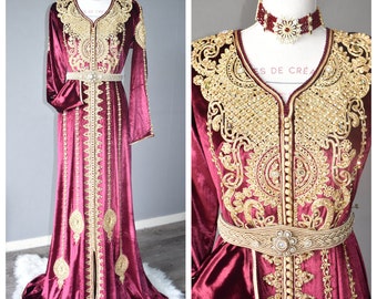 Caftan marocain élégant en velours rose fuchsia/rouge violacé