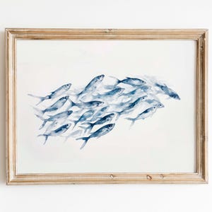Decorazione murale "Coast Sardine School", stampa acquerello di pesci blu e grigi, decorazione marina minimalista, regalo con download immediato