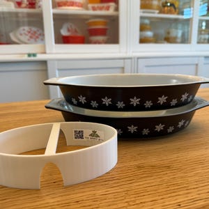 Display stand/riser for pyrex divided dish