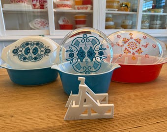 Lid stand for Pyrex decorative lids